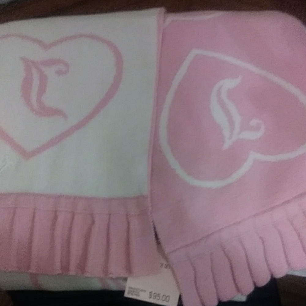 NEW W/ TAGS- JUICY COUTURE RUFFLE PINK/IVORY SCARF